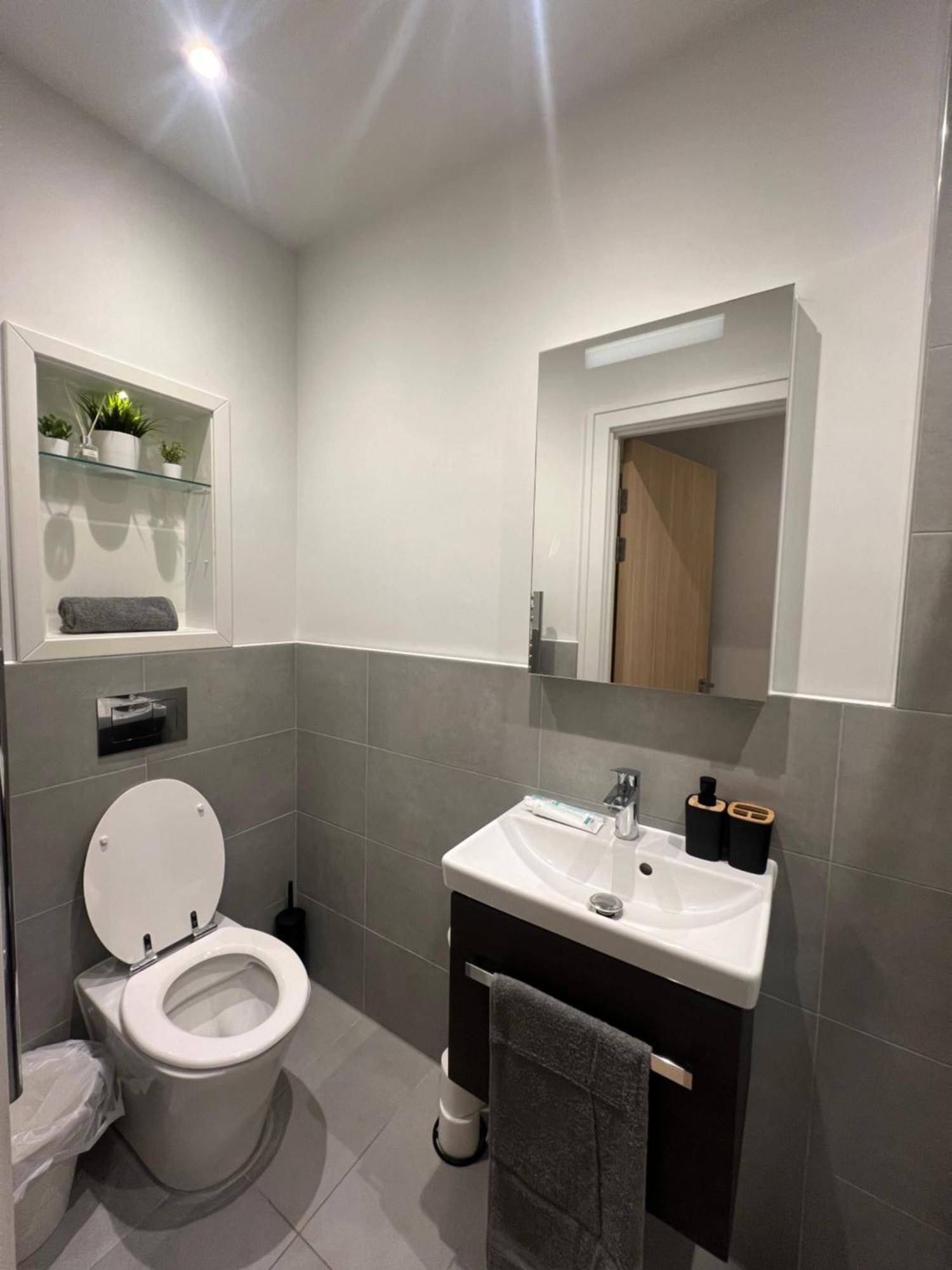 London Luxxe Suites & Apartments - London Heathrow Airport, Terminal 1 2 3 4 5 Hillingdon Zewnętrze zdjęcie