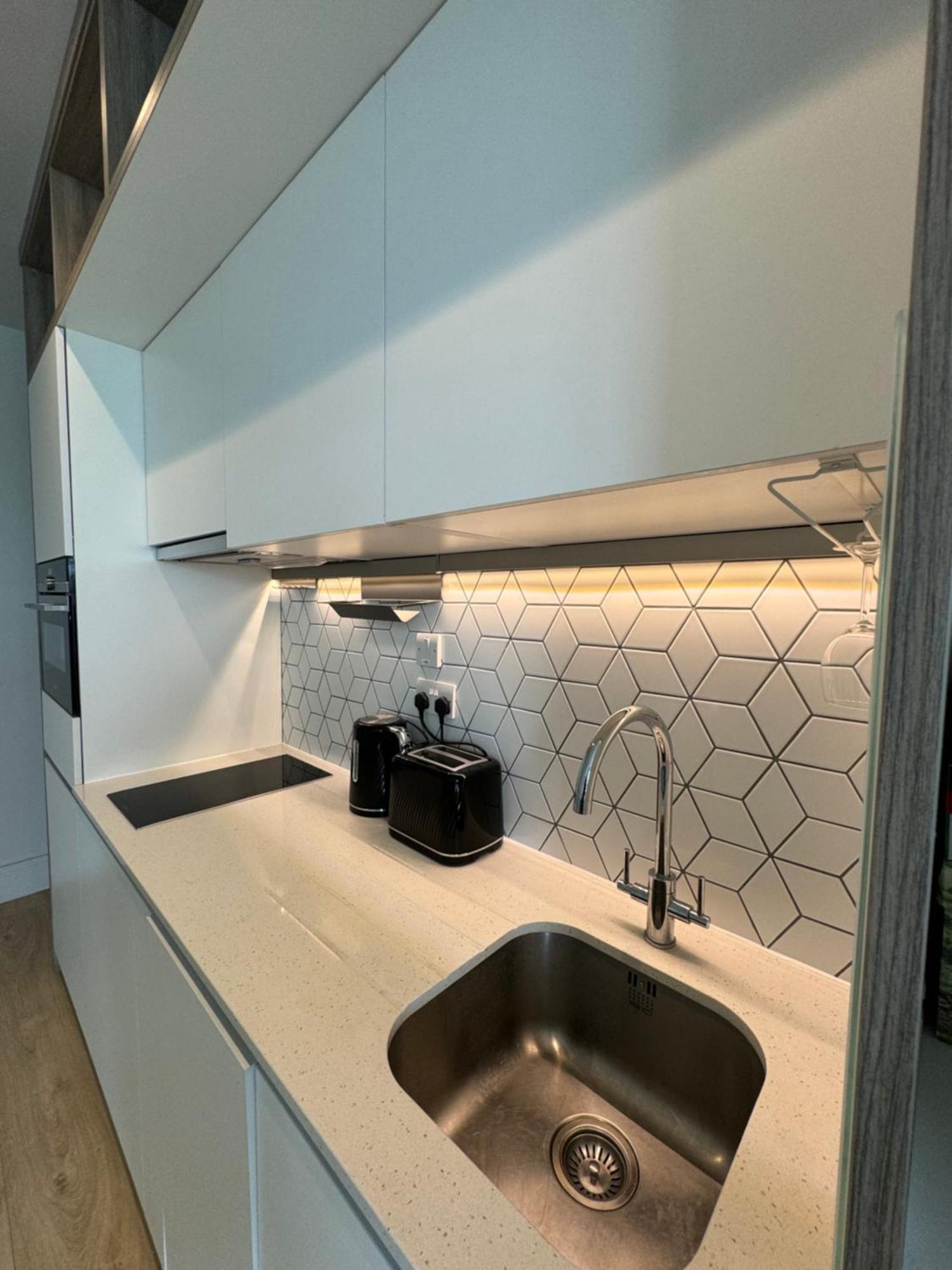 London Luxxe Suites & Apartments - London Heathrow Airport, Terminal 1 2 3 4 5 Hillingdon Zewnętrze zdjęcie